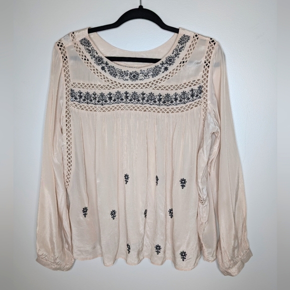 Label Ritu Kumar Flowy Cream Top With Black Beading sz L - Picture 1 of 10